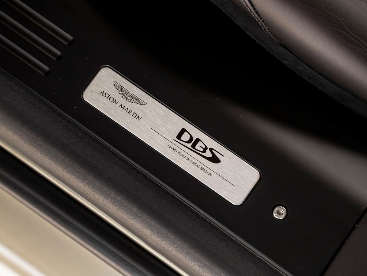 2023 Aston Martin DBS Volante