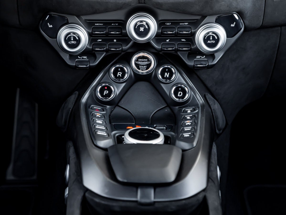 2021 Aston Martin Vantage Base