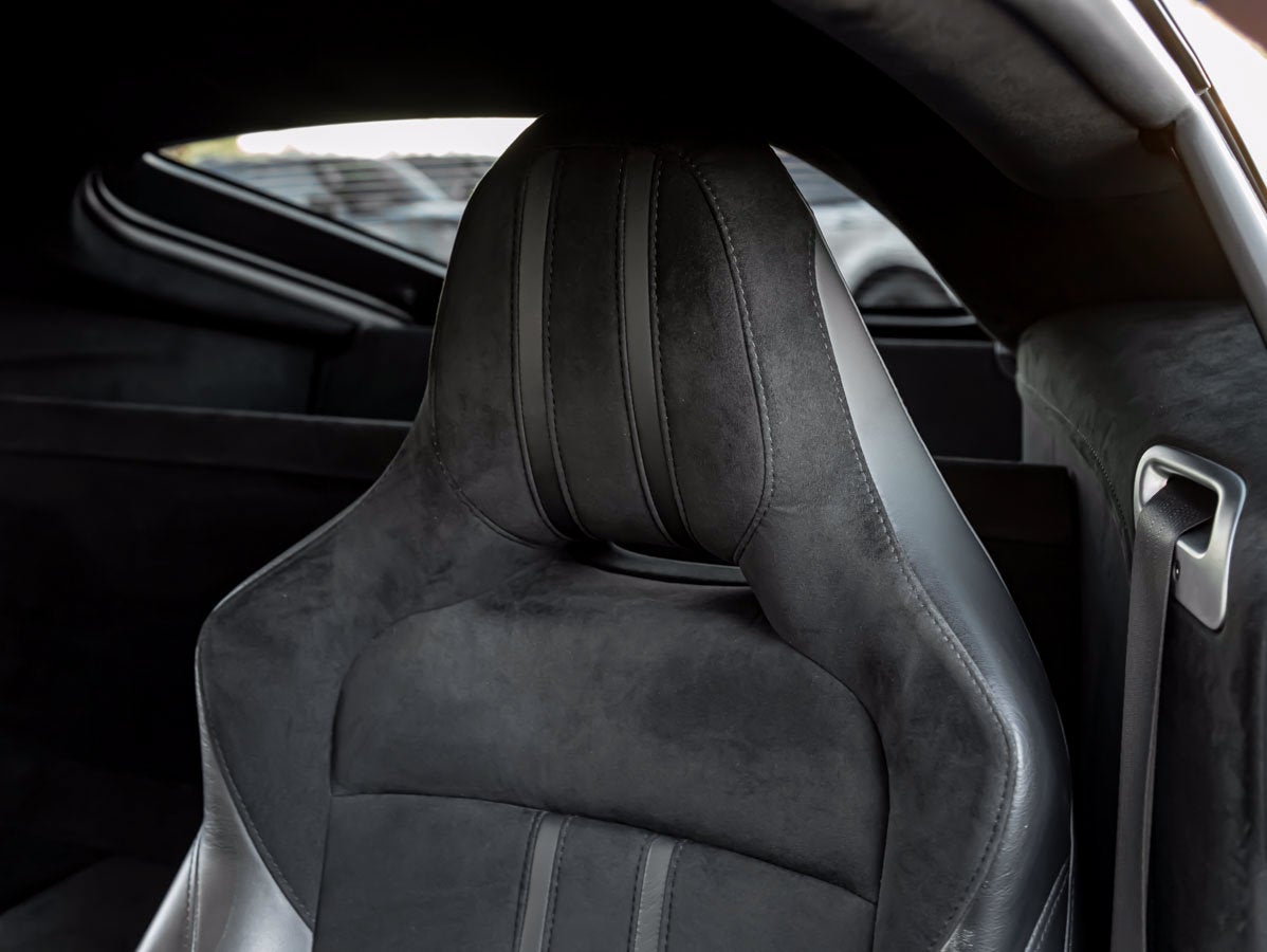 2021 Aston Martin Vantage Base