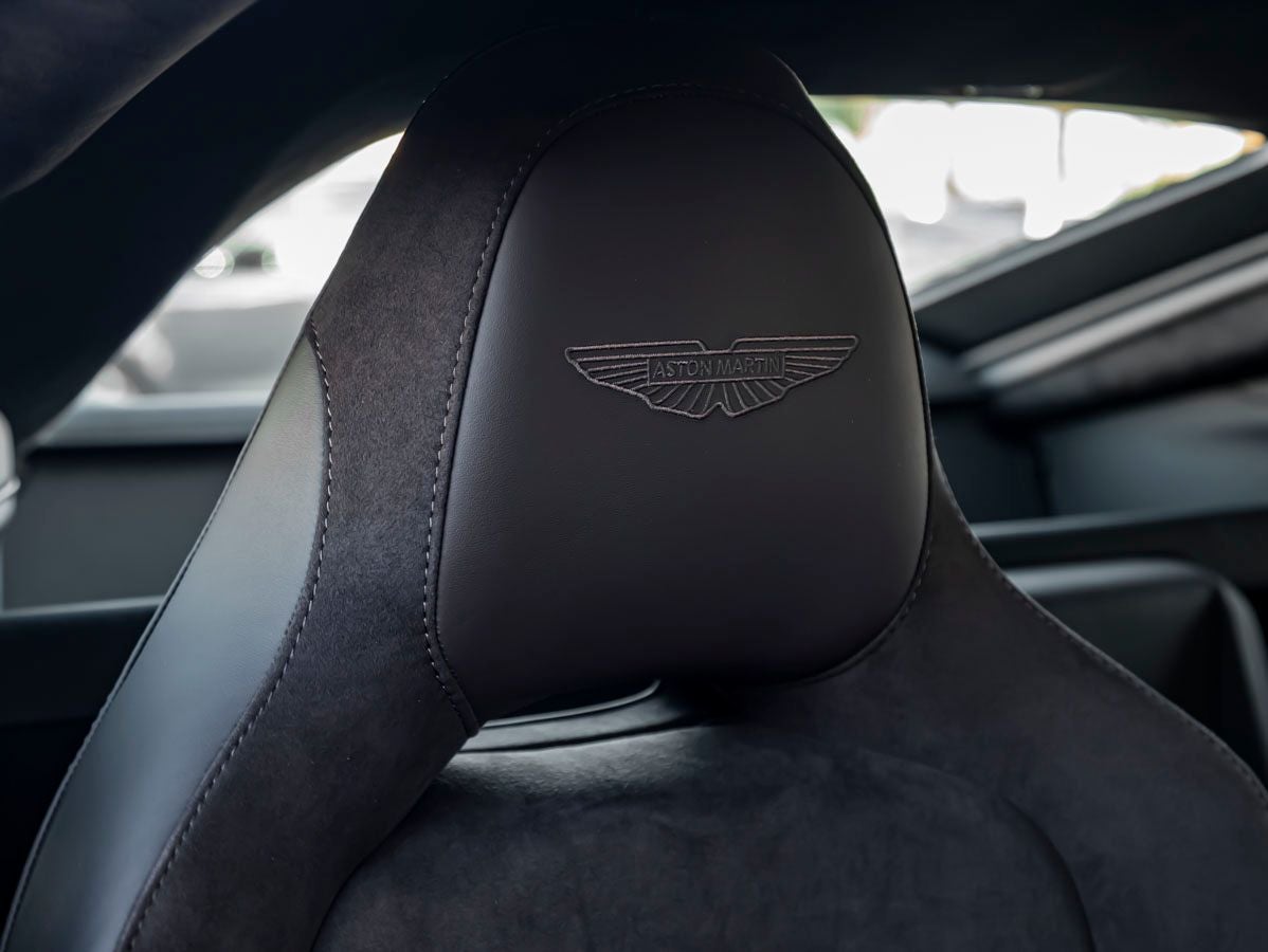 2025 Aston Martin Vantage Base