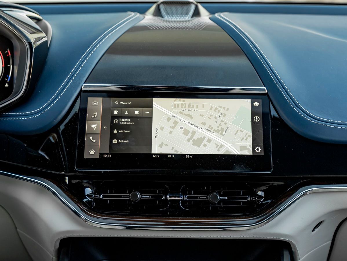 2025 Aston Martin DBX 707