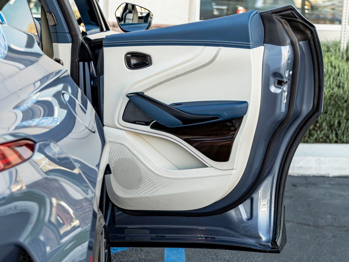 2025 Aston Martin DBX 707