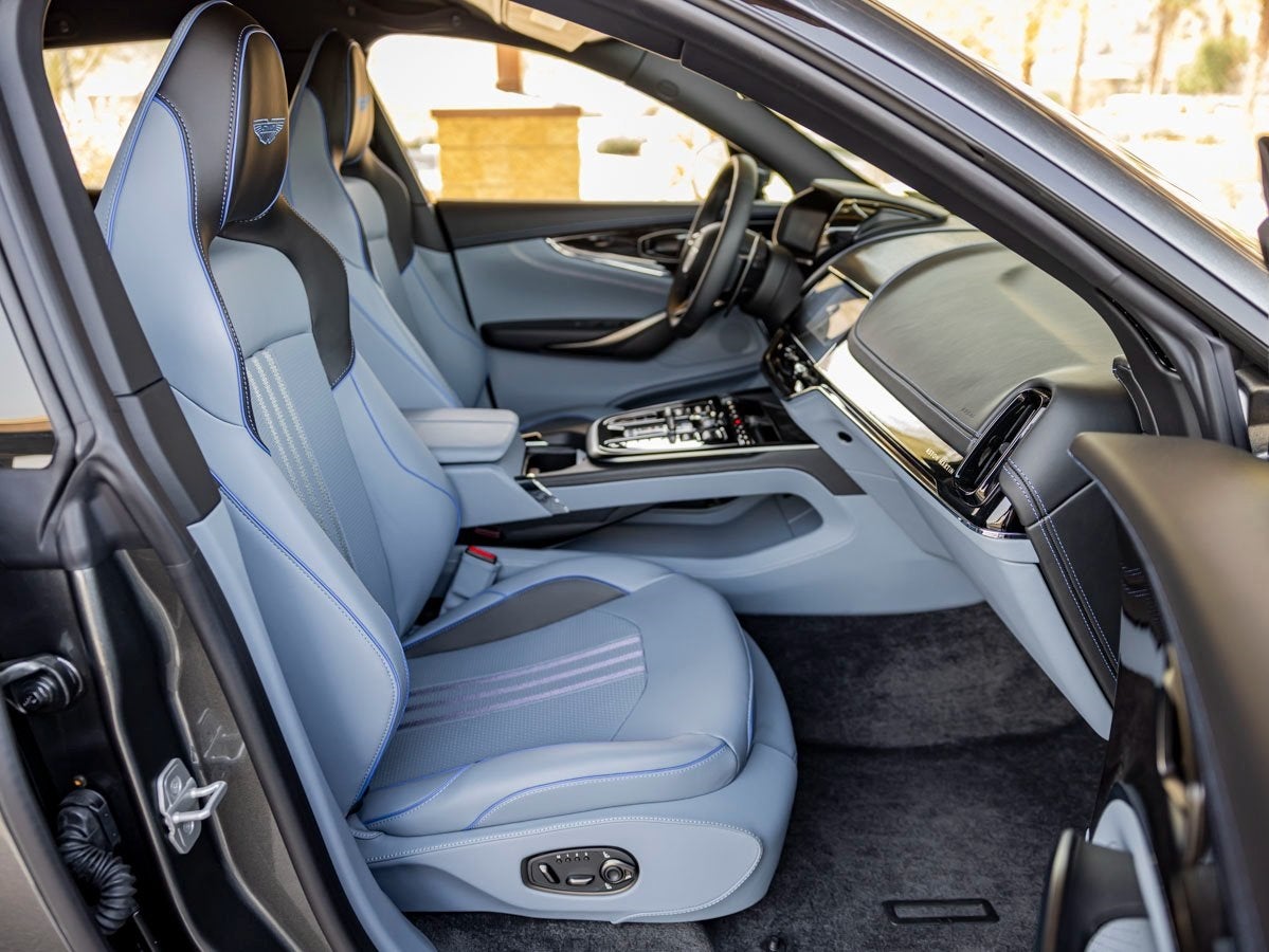 2025 Aston Martin DBX 707