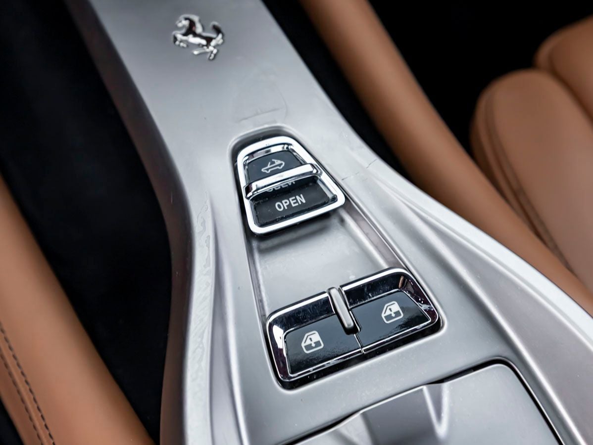 2010 Ferrari California Base