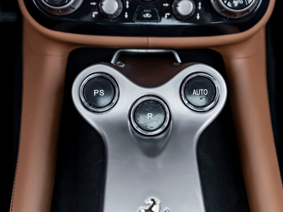 2010 Ferrari California Base