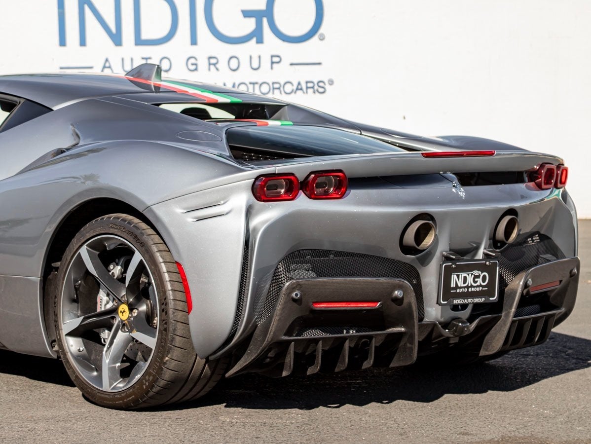 2023 Ferrari SF90 Stradale Base