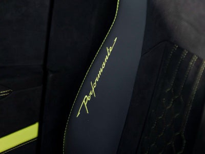 2023 Lamborghini Urus Performante