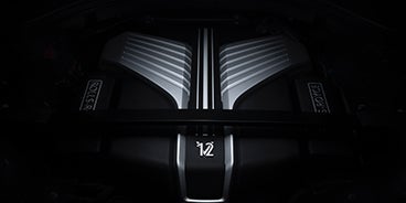 Rolls-Royce Black Badge Cullinan Motor